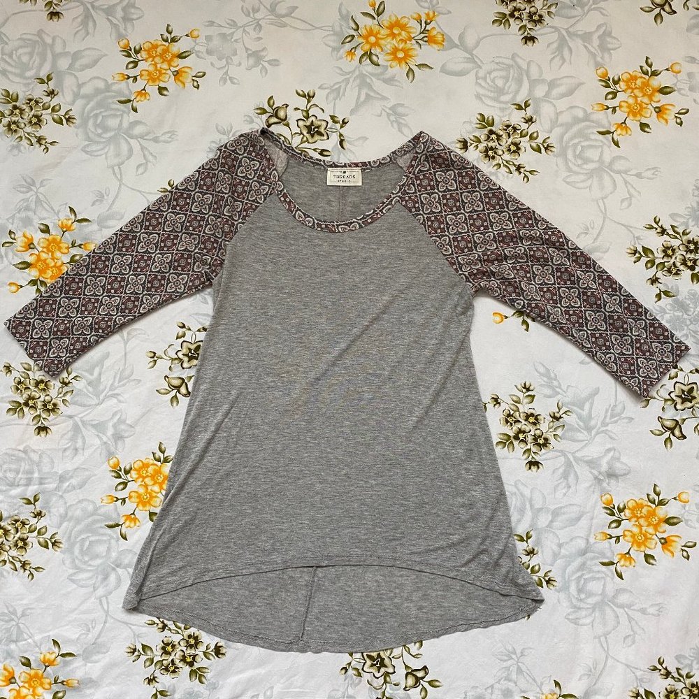 Threads Studio Size M Patterned Baseball Tee - image 1